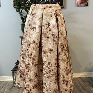 Midi pleated floral skirt with hidden zipper and hook with 2 pockets